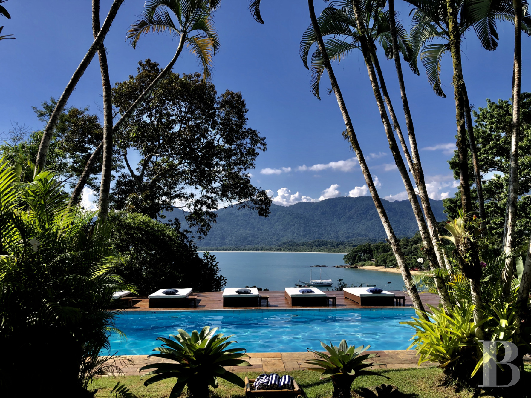 A colonial-inspired house surrounded by nature in Picinguaba, on the Brazilian coast between São Paulo and Rio de Janeiro - photo  n°2